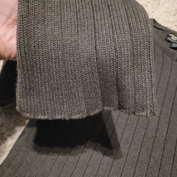 Abercrombie & Fitch Charcoal V-Neck Sweater - Picture 3 of 5